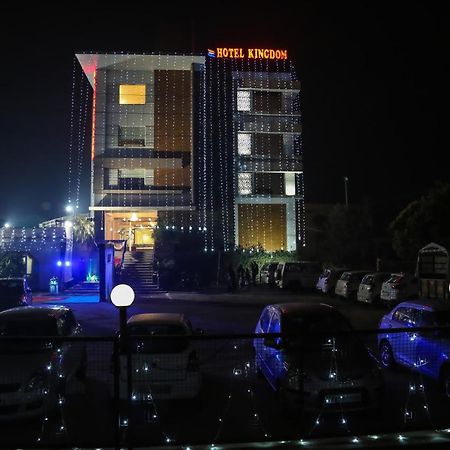Kingdom Hotel Moga Екстериор снимка
